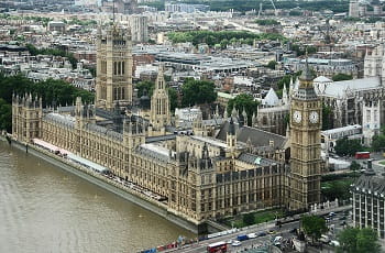 Der Palace of Westminster in London.