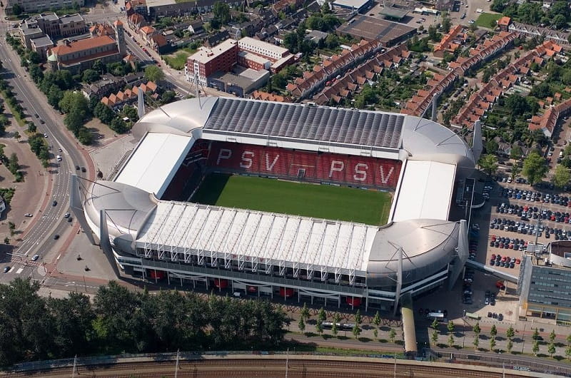 Das Stadion des PSV Eindhoven von oben.