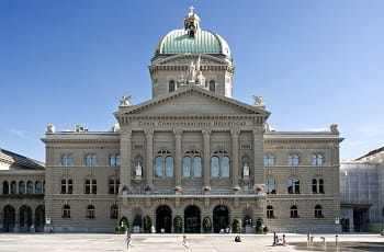 Ein Blick auf das schweizerische Bundeshaus in Bern.