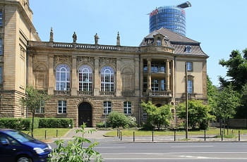 Das Präsidentenschlösschen an der Düsseldorfer Cecilienallee.