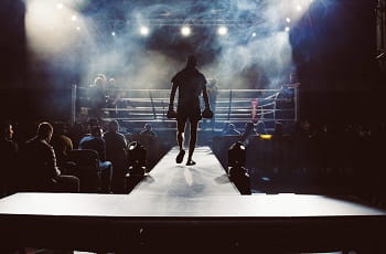 Ein Boxer beim Einlauf.