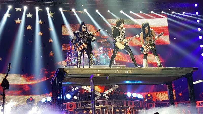 Die Kult-Rockband KISS spielt ein Konzert.