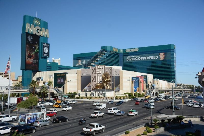 Las Vegas Strip mit dem Grand MGM im Hintergrund.